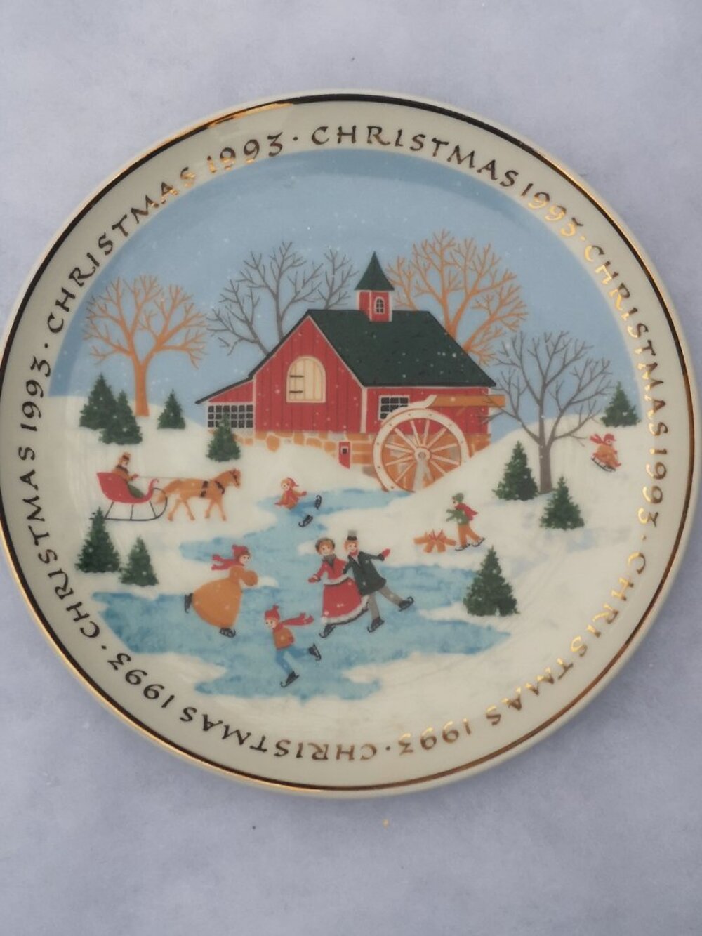 Carlton American Greetings 1993 Christmas Keepsake Plate 6.25" Skating Scene